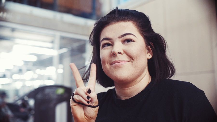  Jess-in-the-gym-peace-sign-web Ultimate Performance