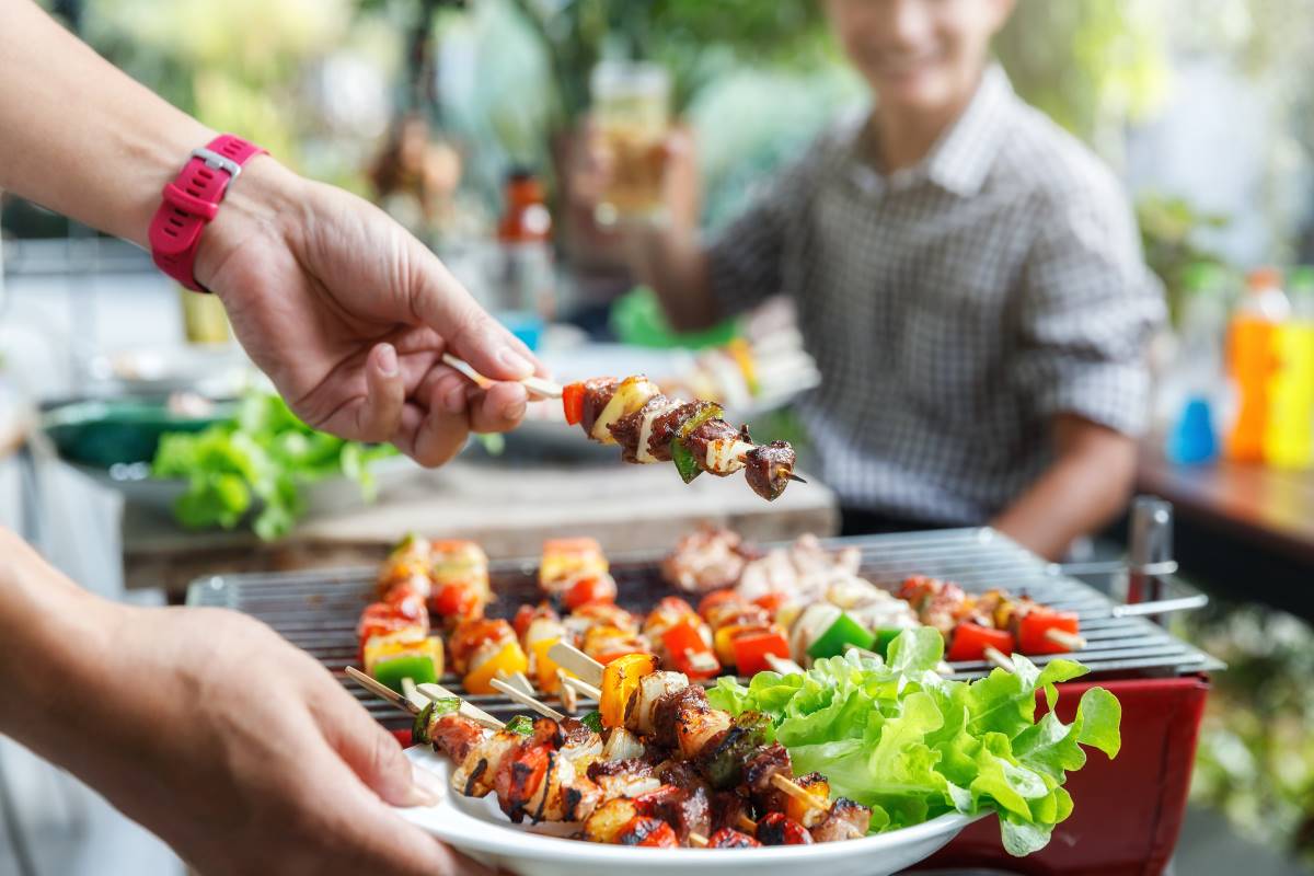 9 tips to survive a summer barbecue on a fat loss diet